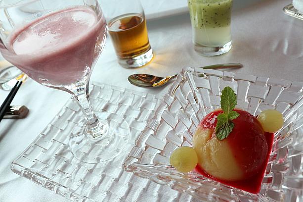 そして、もう一つのデザート「法式白桃佐馬爹利櫻桃汁」林炳章氏は、極上の白桃と桑の実ジュース、夏にぴったりです