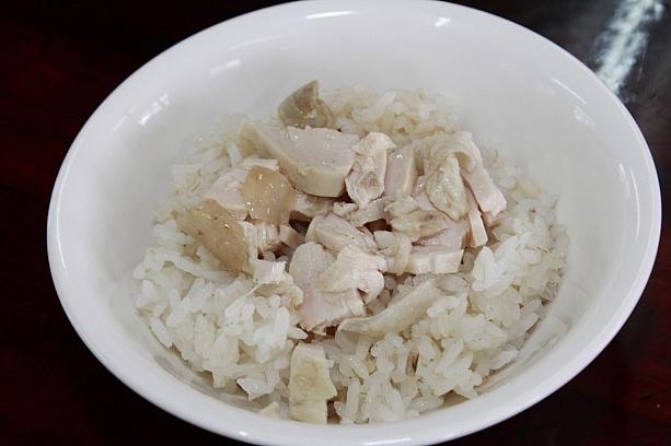 鶏肉飯に使われるお米はもちろん「合鴨米」。お米がふっくらとして、べっちゃっとしてなくてうまし♪味はとっても薄いのですが、鶏肉とお米本来の味がじっくり味わえます