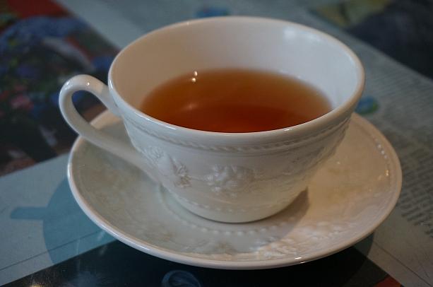 温かい紅茶は1ティーポット170元。こちらもフレーバーが選べますよ！温かいものは無糖です。ご自分で甘さを調節できます
