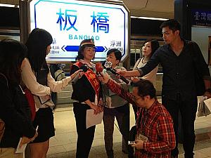 板橋さん、台湾のメディアの取材を受けています