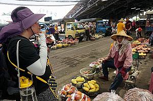 玉井のマンゴー市場はいつ行ってもマンゴーなどの台湾フルーツがい～っぱい！