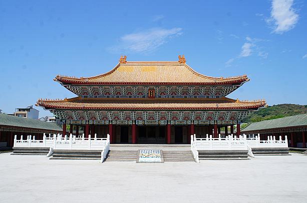 大成殿がど～～ん！何だか中国の紫禁城を思い出してしまうのはナビだけ？？