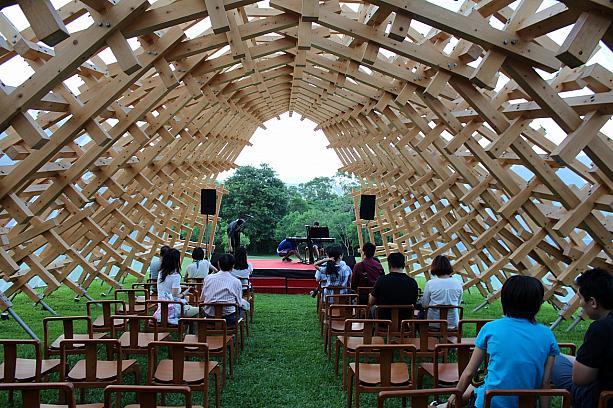 音楽会が開かれるのは、微熱山丘の南青山店の建築も手掛けた世界的建築家「隈研吾」の作品！その名も「風檐」といいます