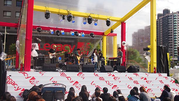 台北と台中にライブハウスを持つLegacy舞台で演奏をするのは、台北をベースに活動する兄弟ユニットの「來吧！焙焙」