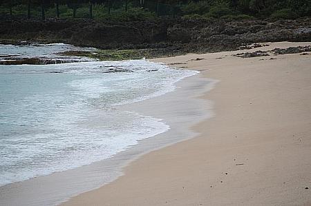 墾丁の有名観光スポットを、半日でかけめぐりました ビーチ 最南端 灯台 夏 海 景色 観光 サーフィン 海鮮 砂浜 貝殻保安宮