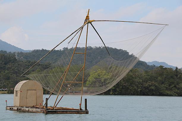 サオ族が魚釣りに使用する網