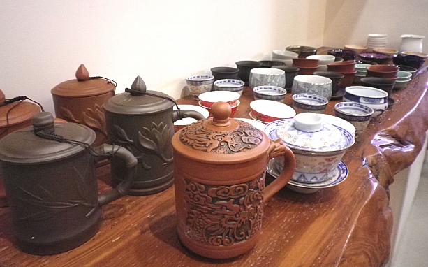 1Fにはドリンクスタンドと茶葉や茶器の売り場があります。ステキな茶器が見つかりそう。