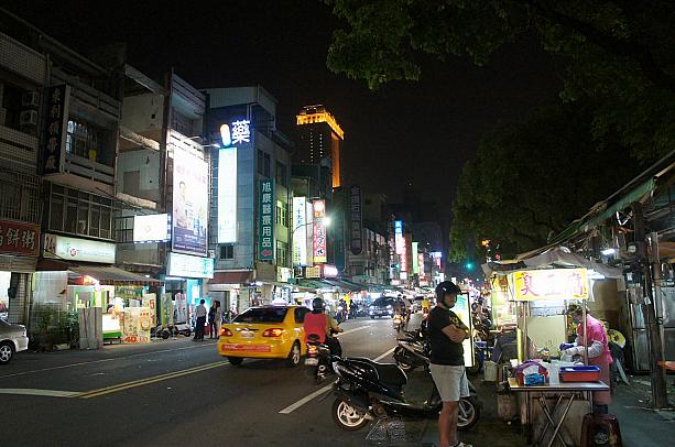 台湾で一番好きな夜市「苓雅夜市」。高雄の自強路上にあるので、地元の方には自強夜市と呼ばれています