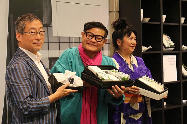 京都はもう30回くらい訪れたという台湾のお笑い芸人・許效舜さんを招いてお菓子の紹介。両側は然花抄院の社長夫妻