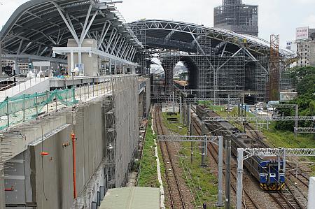 台中駅の高架化工事の進捗状況を間近に見る