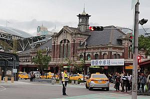 こちらも日本統治時代を今に伝える台中駅の旧駅舎。赤レンガが特徴。