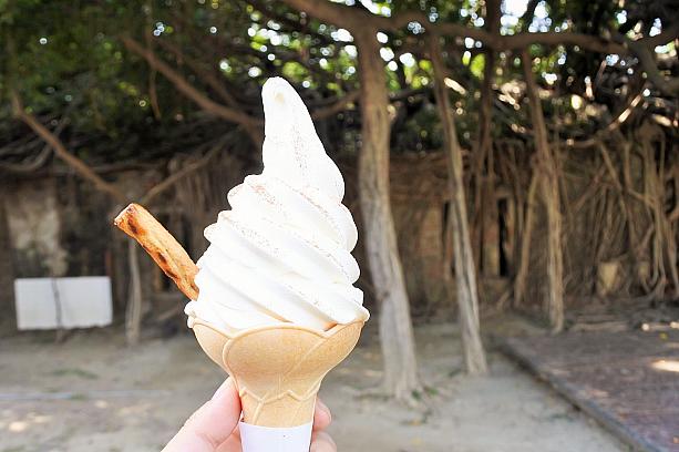 敷地内には、有名な「蜷尾家」のソフトクリームが食べられる「樹屋咖啡」もありますよ！<BR>ちょっとひと休み…。