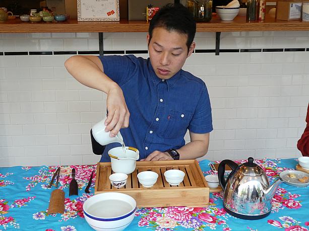 「カフェ」といってもメニューがあるわけではなく、浜田さんがお客様に台湾烏龍茶をふるまってくれるんです。茶葉はもちろん、台湾で仕入れたものを使用。