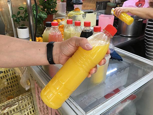 その場でしぼりたての濃厚オレンジジュースを一気飲みしちゃいました！台北とはまた一味違った市場、台中の人たちはやさしく話しかけてくれて人情味もありましたよ〜