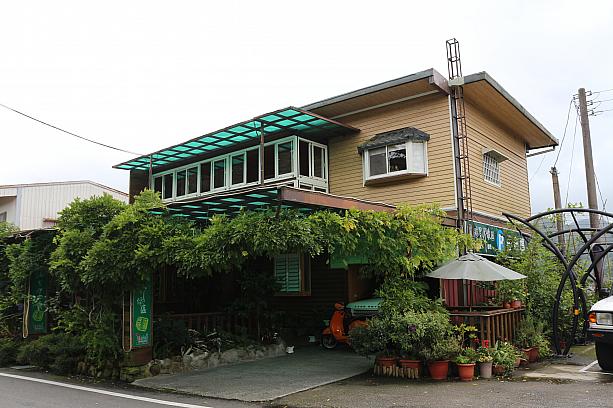 嘉義県の竹崎と阿里山を結ぶ道路沿いにある「瑞里印象咖啡木屋民宿」。