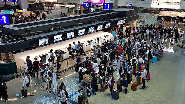 2018年10月現在、「自動荷物預け入れ機」を利用できるのは、「チャイナ エアライン」・「エバー航空」・「マンダリン航空」・「ユニー航空」の桃園空港当日発便の乗客のみ。将来的には、「キャセイパシフィック航空」・「JAL」・「エアアジア」・「香港航空」などの航空会社もこのサービスに加入するのでは？と言われています