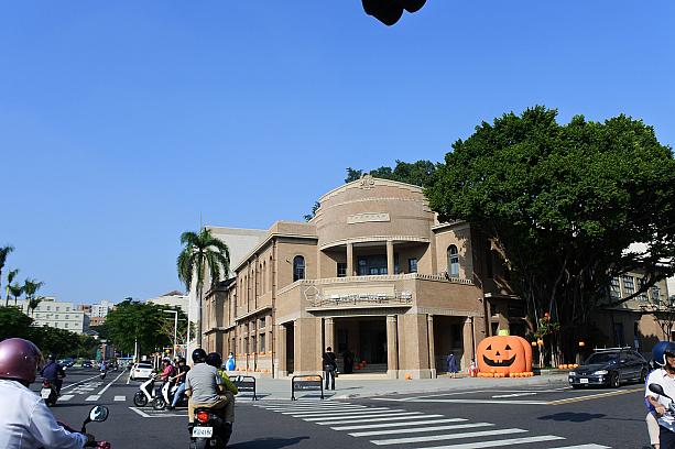 台南市美術館の1館が10月にオープンを迎えました！<br>場所は、孔子廟や国立台湾文学館などの歴史的建造物が林立する台南の中心地。