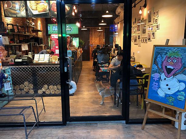 MRT板南線「府中」駅から徒歩15分と、決して便利な場所にあるお店ではないですが、人気のお店です。