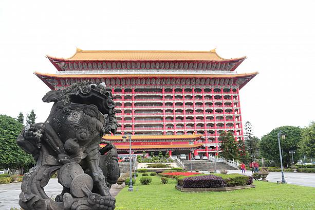 新年2日目に円山大飯店へやってきました。日本統治時代には台湾神宮だったこの場所、なんとなく初詣にきた感じです。