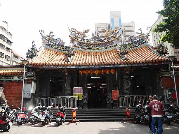 台湾の廟は行くたびに神秘的な空気を感じさせてくれます