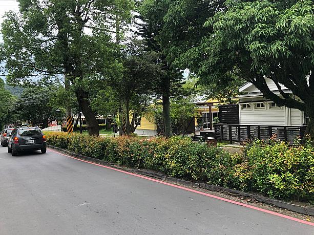 MRT「剣潭」駅からバスで約30分。陽明山の中腹、中国文化大学の隣にある「陽明山米軍宿舎群」にやってきました。