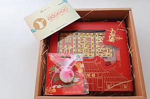 台湾交通系ICカード「一卡通(iPASS)」から届いたのは、「福祿壽桃」と媽祖巡行の際に掲げる木製の「執事牌」の形をした立体3DICカード！どっちもかわいくて、買いたいなと思いながらその機会を逃していたから、めっちゃ嬉しい♡