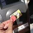 改札の出入りはICカード同様、タッチ＆ゴーで。使用後は記念品として手元に残るニクイ仕組み。出る際は一般のトークンのように投入口に入れないよう気を付けて！