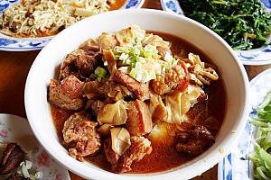 台湾料理では欠かせない豚肉の煮込み。甘くご飯によく合います