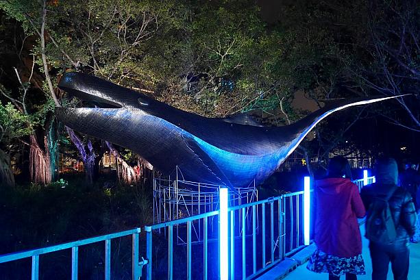 クジラをモチーフにした「Light Tube」は江佶洋氏によるデザイン。西区にも同じタイトルの異なるランタンが展示されていることに気付きましたか？