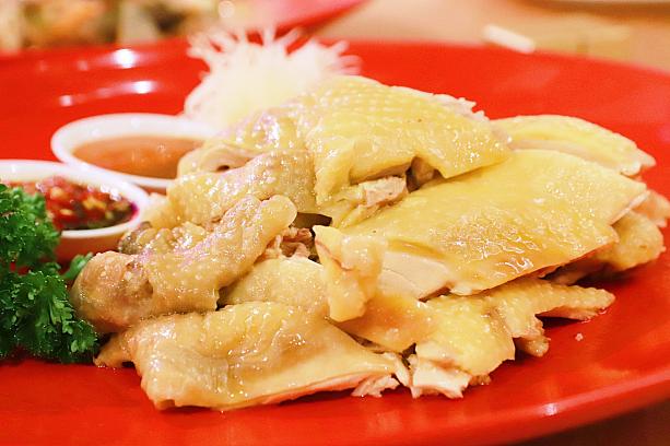 シンプルofシンプルな台湾料理「白切閹雞肉」。シンプルだからこそお店の実力が試されるお料理ですよね。しっとりとした鶏肉はジューシーでいいお味！