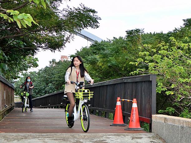 台湾でレンタサイクルと言えばYouBikeが一般的ですが、これからは新たなチョイス、MOOVOに期待大なんです！MOOVOなら電動アシスト付きだから坂道だってラクラク走行可能。自転車だから電動バイクと違って免許だって不要！(利用推奨は16歳以上)