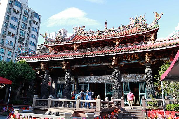 仏教、道教、儒教など163名の神様がいる「龍山寺」は、台北最強のパワースポット！コロナの早期終息をお願いしたついでにガイドも聞いてきました！