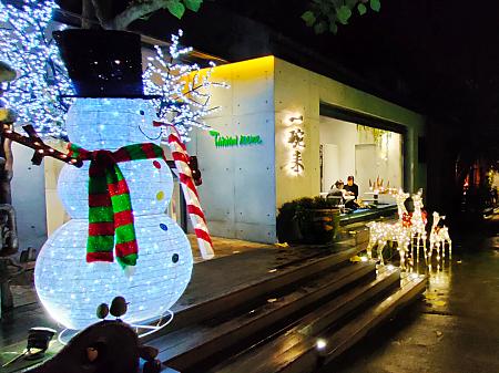 華山は各店舗がこぢんまりとクリスマスを演出！