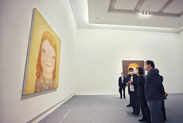「一足先に展覧を見てきましたが、奈良さんの作品は、温かさがあふれ人々の心を癒す力がありました！」と語ったのは、総統の立場でだけではなく、中華文化總會の会長として登壇した蔡英文会長。<br>画像提供：主辦單位–文化總會