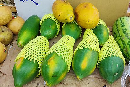 台湾の「檸檬(レモン)」は緑色！「木瓜(パパイヤ」」は緑色の状態でも売られています！