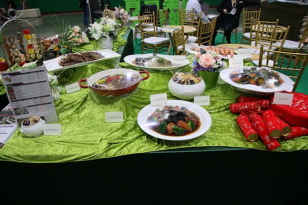 来年の旧正月は、1月29日〜2月6日ですが、台北と桃園で結婚式場を運営している青青集團のブースでは、家庭用おせち料理のサンプルが展示されていました。旧正月の準備、もう始まっています！