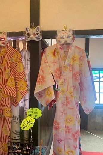展示のほか、浴衣や着物などを試着できる体験ができるコーナーもありました。手作りお面、傘、髪飾りなども提供しており、日本が大好きな台湾の人たちに人気です