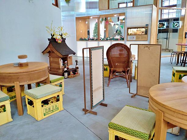 畳×台湾瓶ビールの箱でできたの椅子は、日本×台湾の融合だー！グッときちまうよ……。
