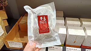 台湾の街角で出合う青草茶を日本でも作れるパックも！