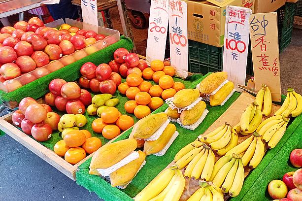 台湾産の果物が気になって、「バナナでしょ！パパイヤでしょ！」とおしゃべりしていたら……