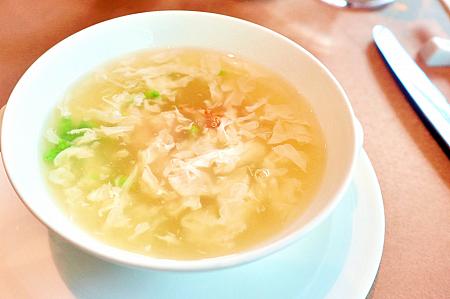 「龍蝦翡翠蝦羹」はあっさりなのに、しっかりとした味わいのとろみスープです。ロブスターはぷりぷりっ♪エビのすり身団子はふっくら♪