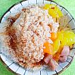 日本のお客さんはほとんどがマンゴーかき氷なのに、地元台湾人はこういうシャリシャリ氷のかき氷を注文する人が多いですよ！いつもなら「花生(ピーナッツ)」を選択するのに、なかったということで「薏仁(ハト麦)」をチョイス！ほかには台湾で弾力のある食感に使われる「ＱＱ」としたトッピングをたくさん選んでいますね～。