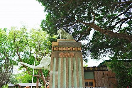 何でも新竹公園内に兒童遊園地が1936年にオープンしたのですが、その時に作られたものなのだそう。こんなにも大切に保存し、今でも現役のゲートだなんて感慨深いでしょう？