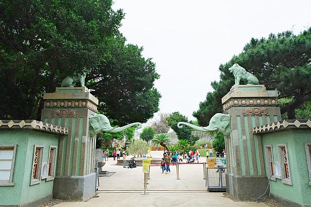 まずナビの心をわしづかみにしたのは「大象門」！現在の正門である1番ゲートではなくて、2番ゲートです。