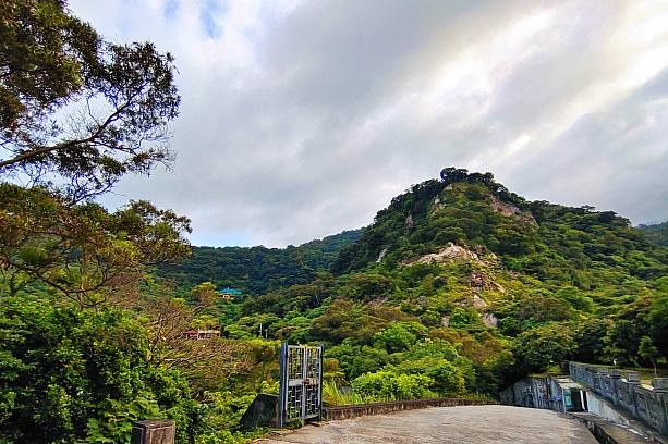 ちなみに、ここ貴子坑の山は、台北地区最古の「五指山層」と呼ばれる地層でできており、陶磁器に用いられる粘土・カオリン(高陵土/白陶土)と釉の原料に用いる石英砂が豊富に含まれるとか。