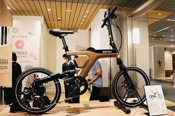 <b>BESV</b>電動自転車PSシリーズ<br>インフレーム自体を畳まない折り畳み電動自転車。小型フルカラー液晶を採用して、とことんスタイリッシュ。もう、電動自転車＝ママチャリなんて言わせないぞ～！