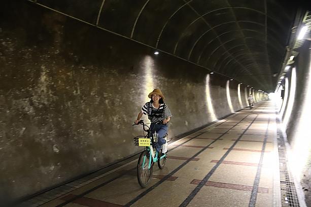 しかし、1985年に新たなトンネルが開通し、旧トンネルは閉鎖。その後2008年にサイクリングロードとして再び開放されると、宜蘭県の県指定古跡として、また台湾歴史建築百景の1つとして脚光を浴びています。