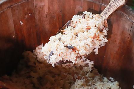 もっちりとしたお米は丸めておにぎりにすると、また違った味わいに
