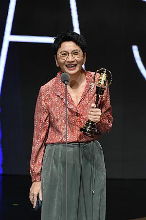 『台北女子圖鑑』で編集賞を受賞した雷震卿。久しぶりの受賞となったスピーチに、主演を務めた女優・桂綸鎂の目にも涙が。