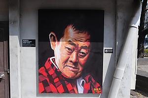 台南が生んだ手書き看板の巨匠、顏振發氏の展示も行われていましたよ。左の写真は自画像ですよ～！